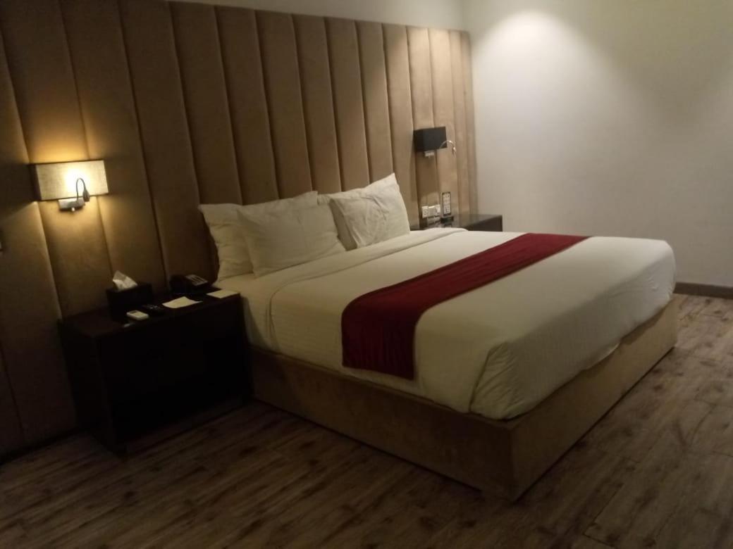 Grand Ittehad Boutique Hotel 라호르 외부 사진